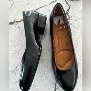 Sofft Black Patent low heel size 11